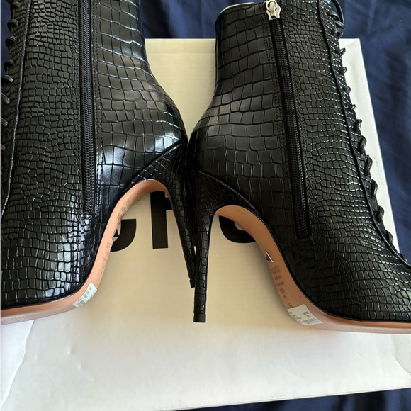 Schutz size 61/2 brand new - Picture 2 of 6